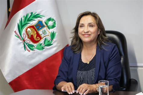 dina boluarte presidenta del peru